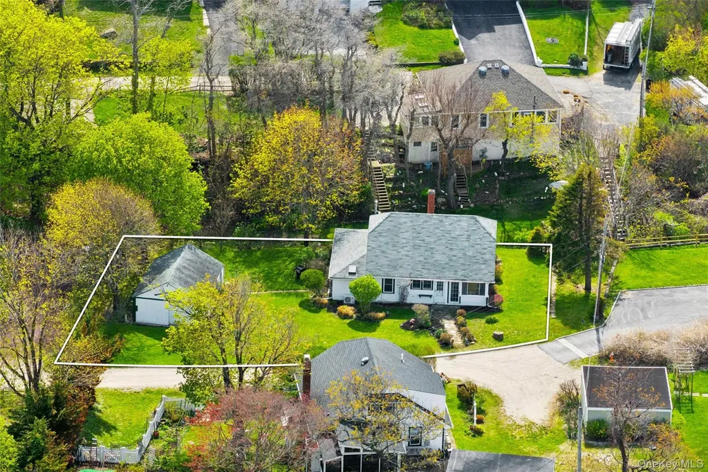 21 N Walk Riverhead NY 11901