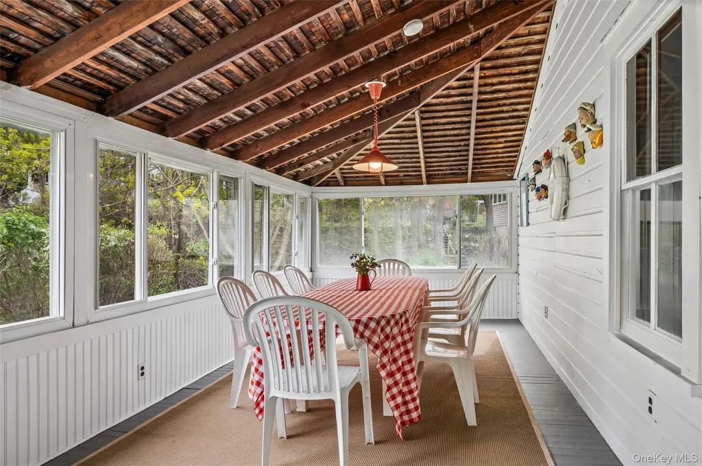 21 N Walk Riverhead NY 11901