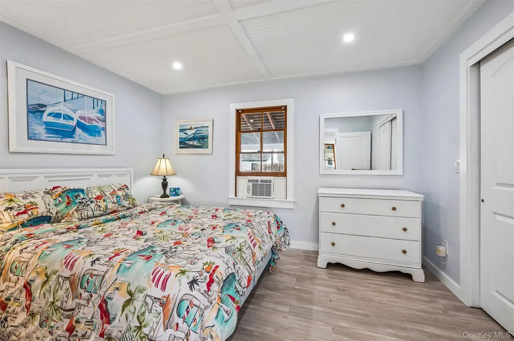21 N Walk Riverhead NY 11901