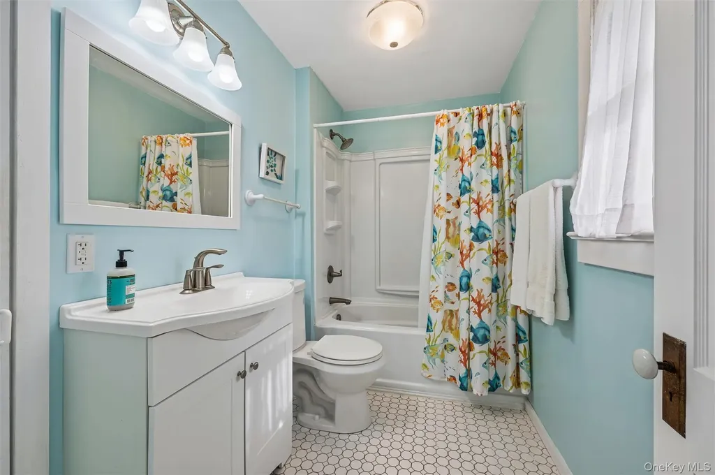 21 N Walk Riverhead NY 11901