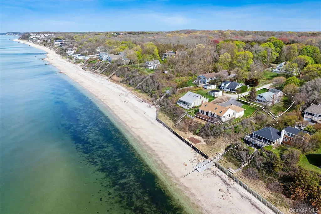 21 N Walk Riverhead NY 11901