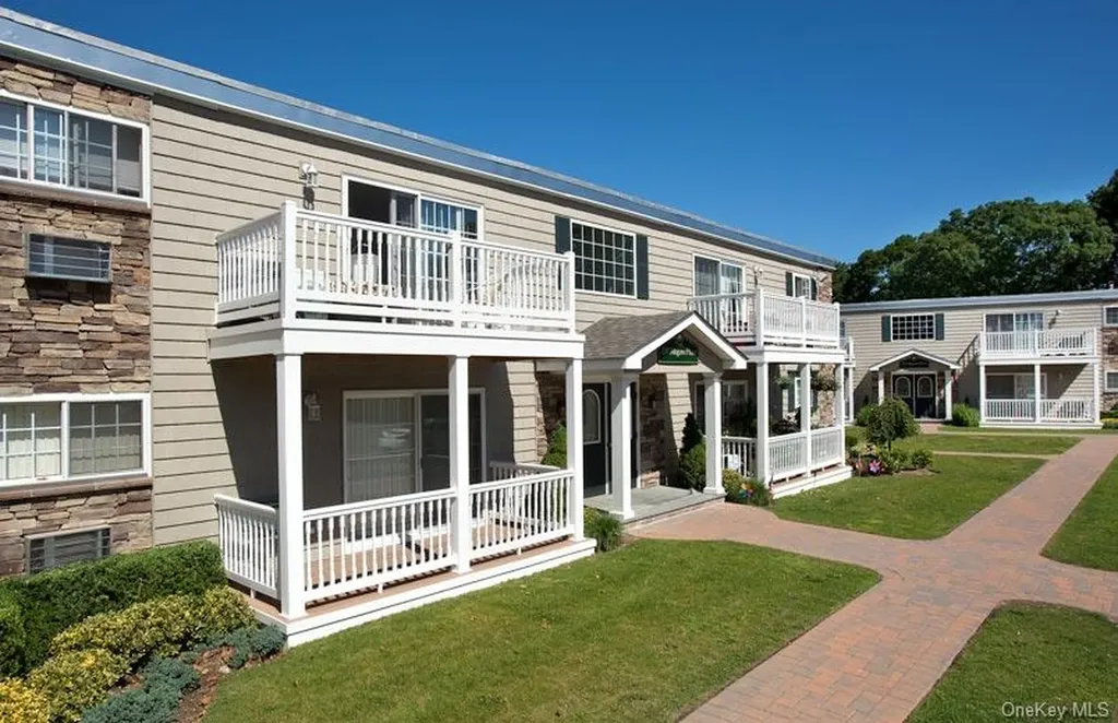 110 Magaw Place West Babylon NY 11704