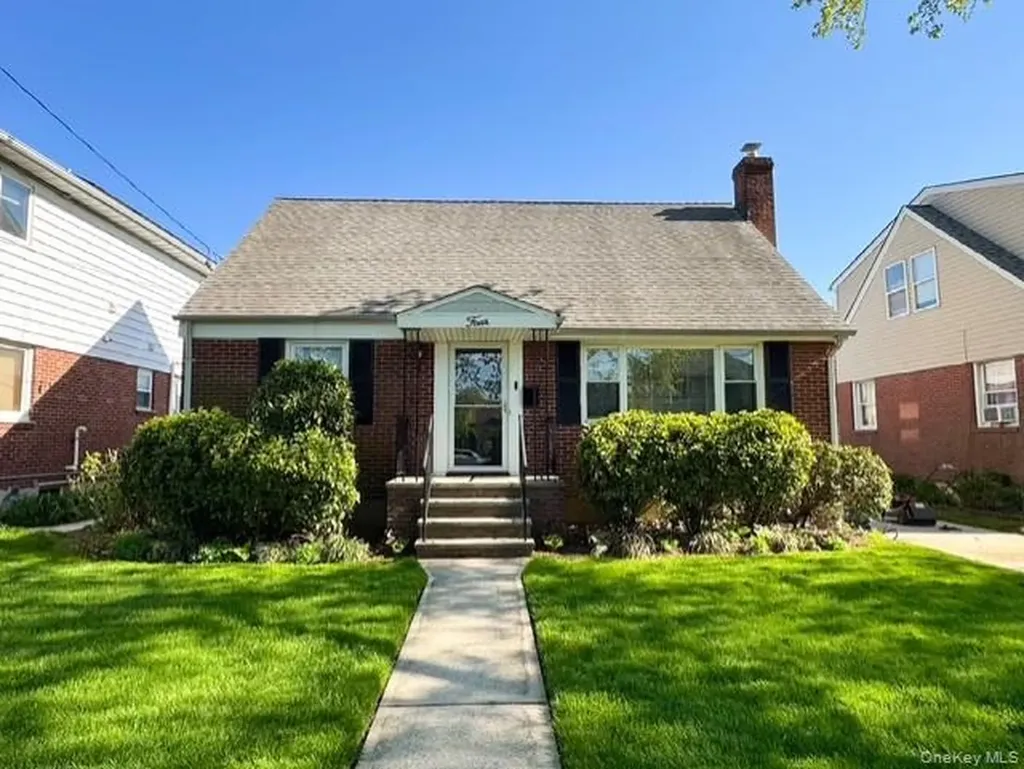 4 Powell Place New Hyde Park NY 11040