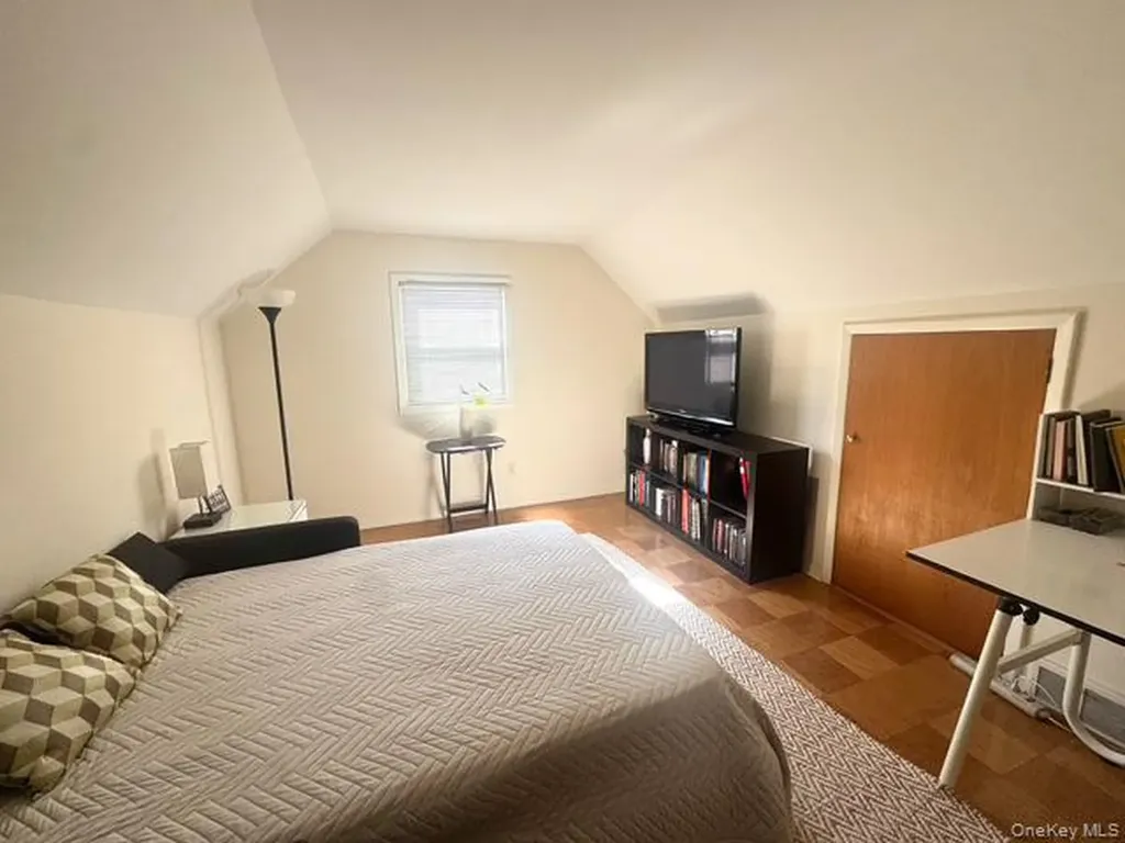 4 Powell Place New Hyde Park NY 11040