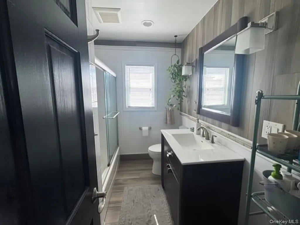 4 Powell Place New Hyde Park NY 11040