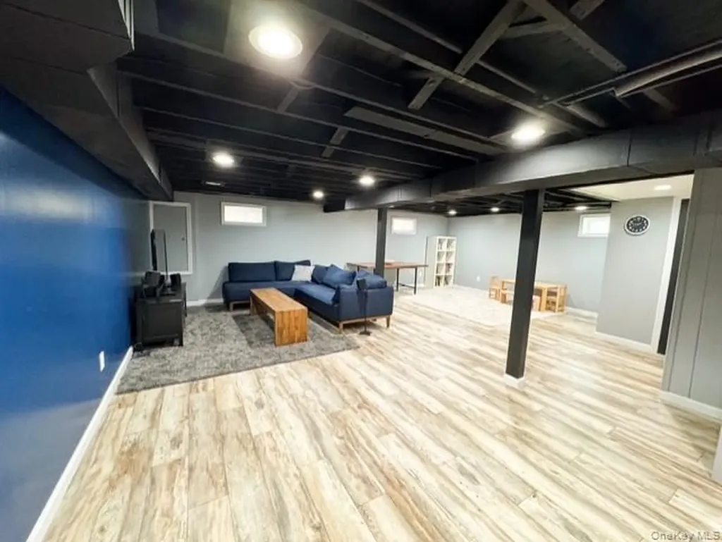 4 Powell Place New Hyde Park NY 11040