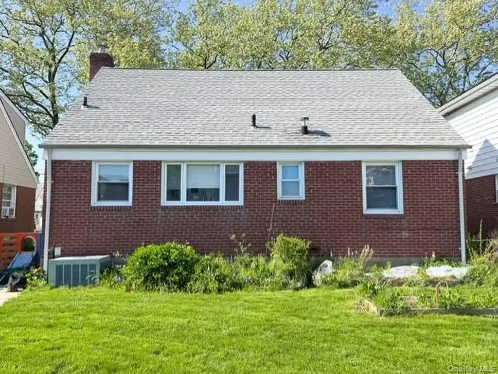 4 Powell Place New Hyde Park NY 11040