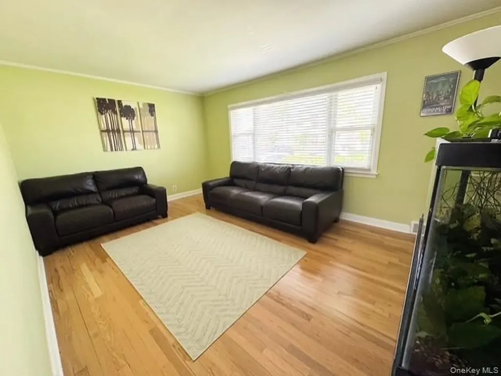 4 Powell Place New Hyde Park NY 11040