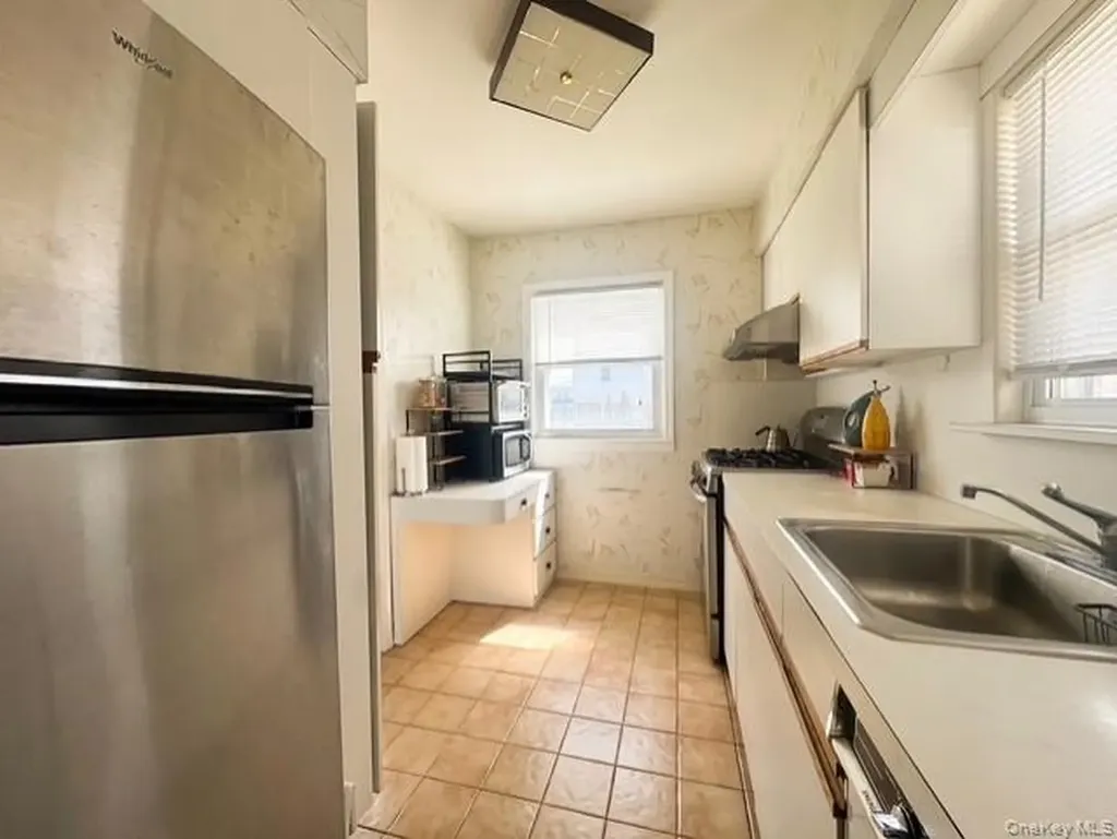 4 Powell Place New Hyde Park NY 11040