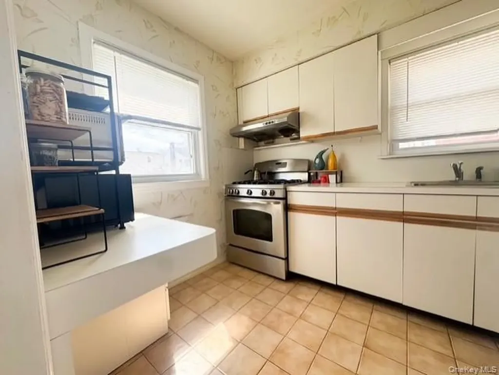 4 Powell Place New Hyde Park NY 11040