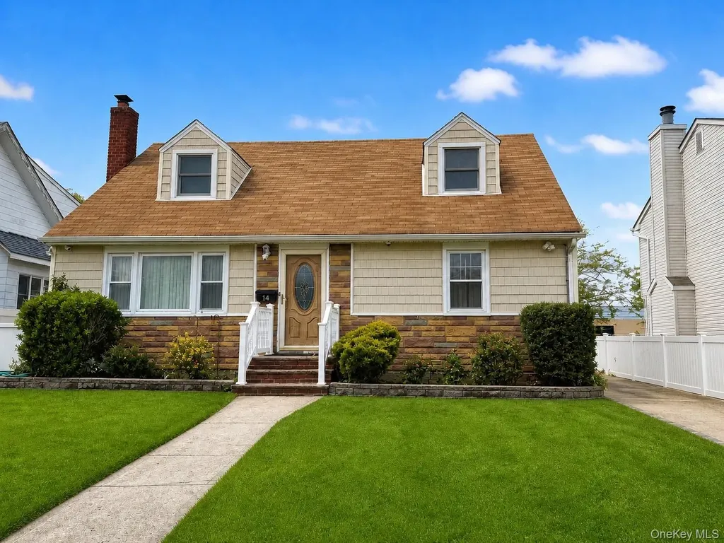 14 Evans Albertson NY 11507