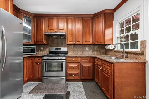 14 Evans Avenue Albertson NY 11507