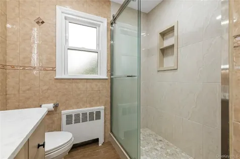 14 Evans Avenue Albertson NY 11507