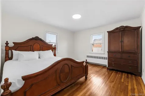 14 Evans Avenue Albertson NY 11507