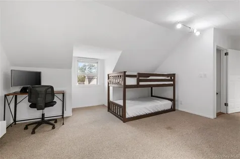 14 Evans Avenue Albertson NY 11507