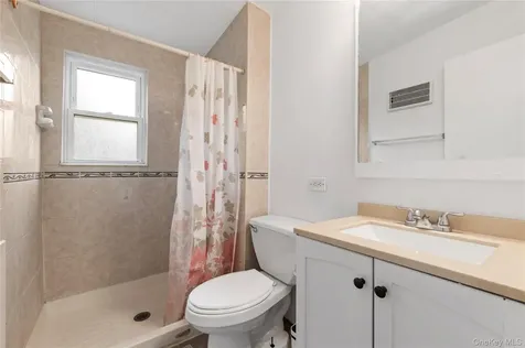 14 Evans Avenue Albertson NY 11507