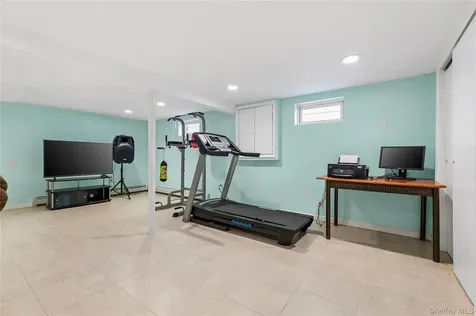 14 Evans Avenue Albertson NY 11507