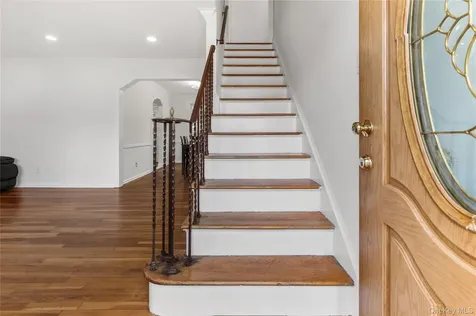 14 Evans Avenue Albertson NY 11507
