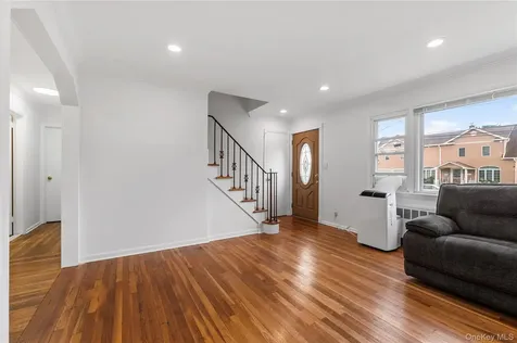 14 Evans Avenue Albertson NY 11507