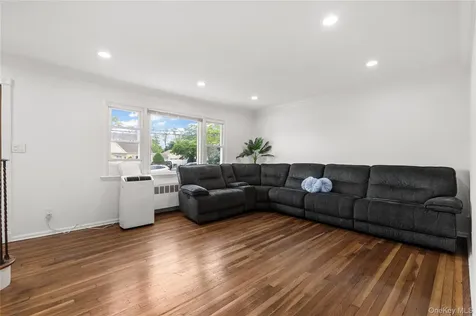 14 Evans Avenue Albertson NY 11507