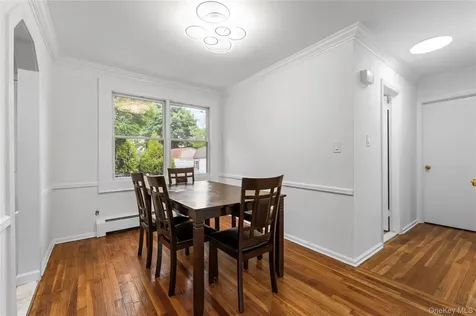 14 Evans Avenue Albertson NY 11507