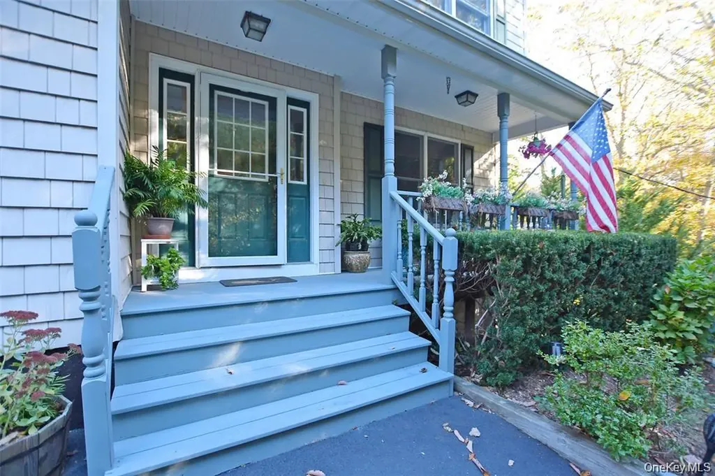 64 Glen Road Baiting Hollow NY 11933
