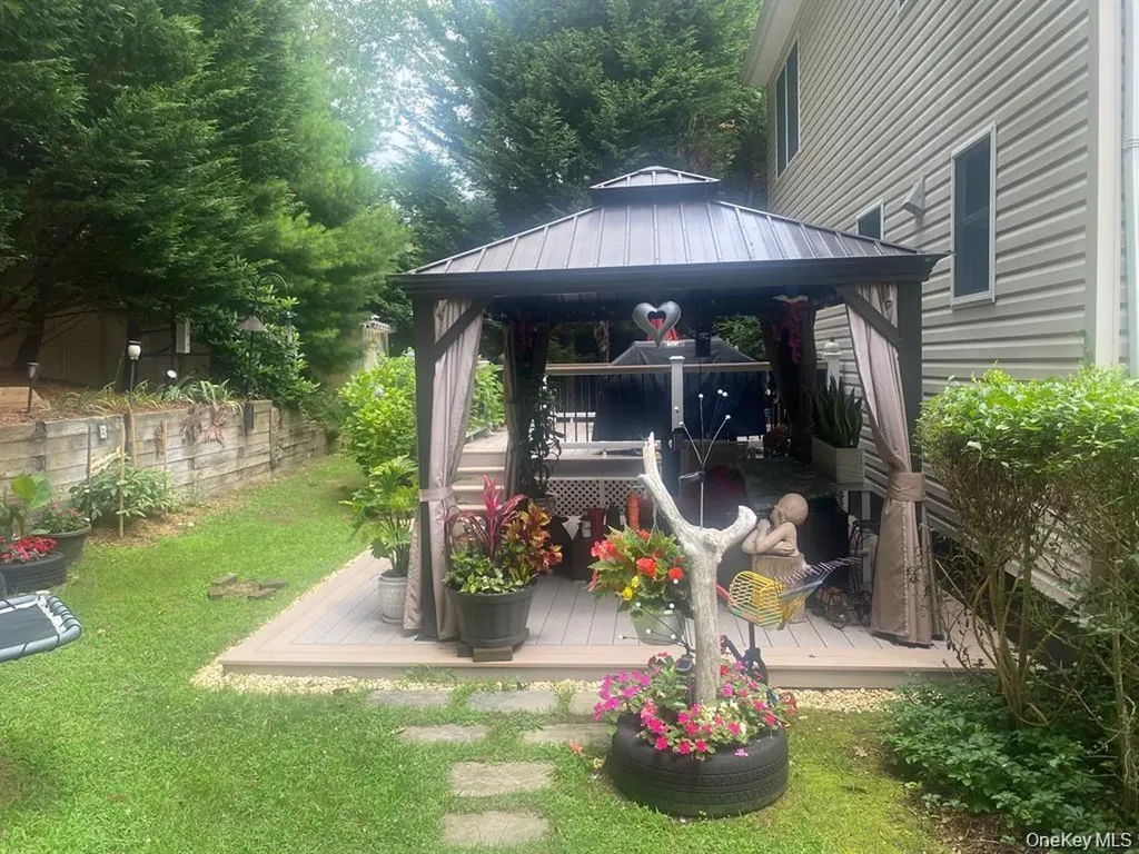 64 Glen Road Baiting Hollow NY 11933