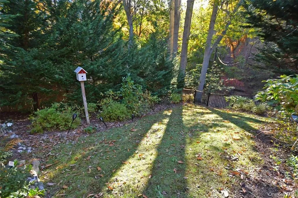 64 Glen Road Baiting Hollow NY 11933