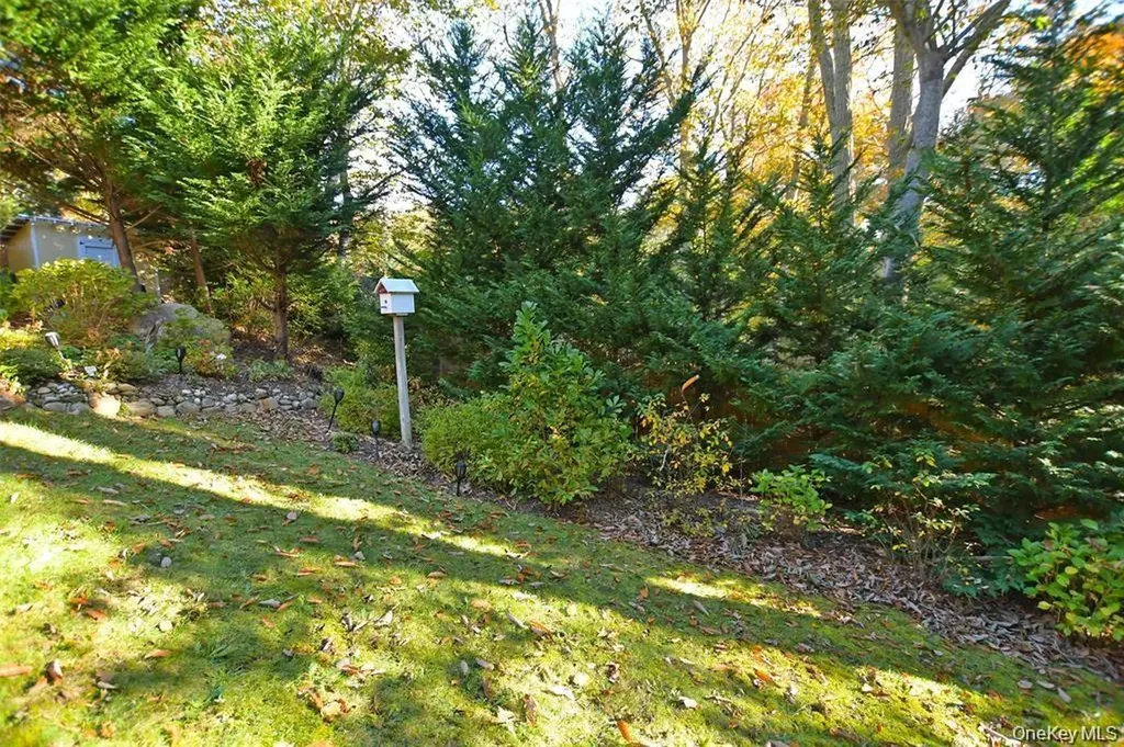 64 Glen Road Baiting Hollow NY 11933