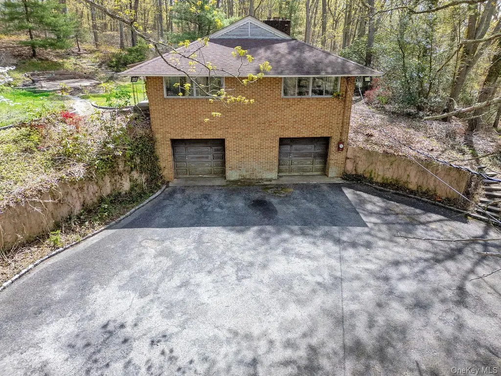 28 Picardy Lane Laurel Hollow NY 11791