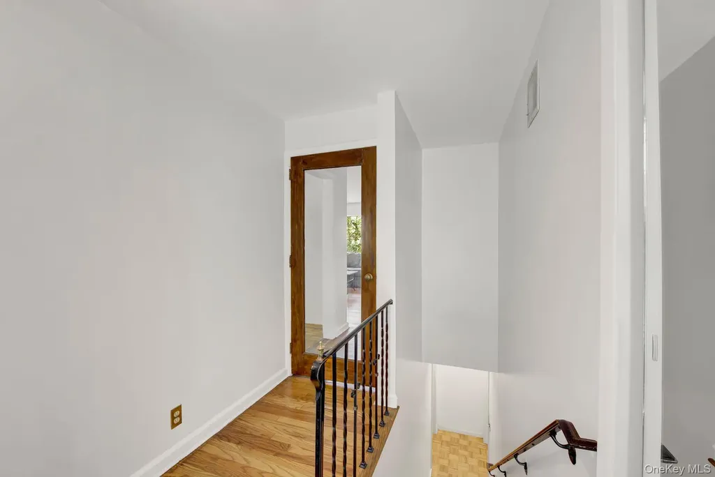 28 Picardy Lane Laurel Hollow NY 11791