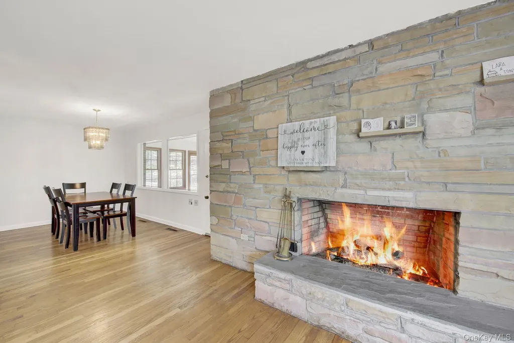 28 Picardy Lane Laurel Hollow NY 11791