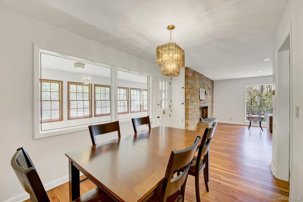 28 Picardy Lane Laurel Hollow NY 11791