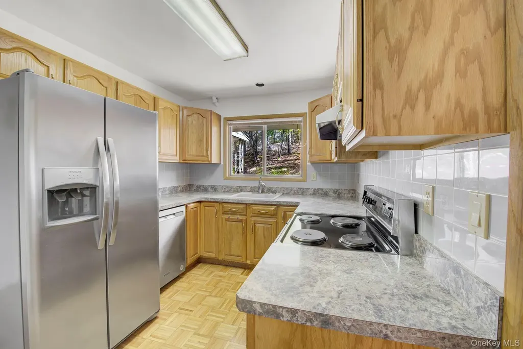 28 Picardy Lane Laurel Hollow NY 11791