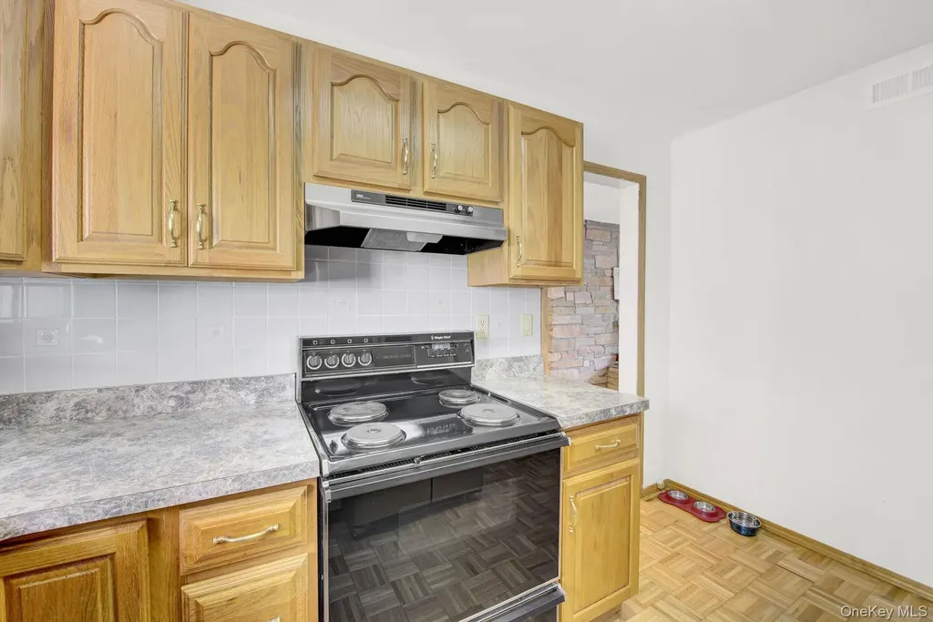 28 Picardy Lane Laurel Hollow NY 11791