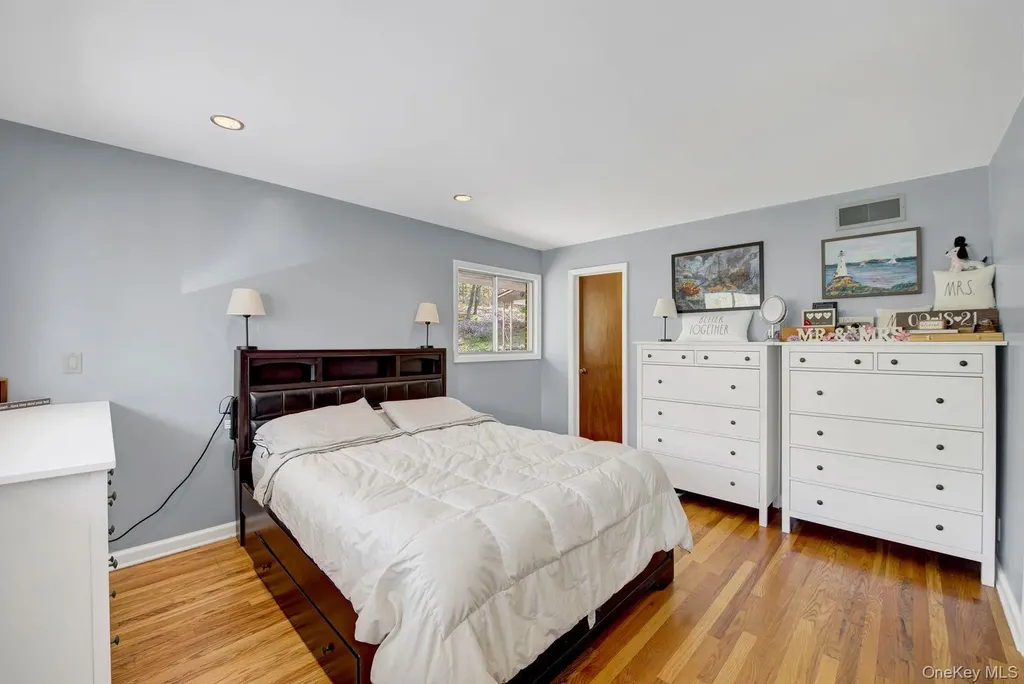 28 Picardy Lane Laurel Hollow NY 11791