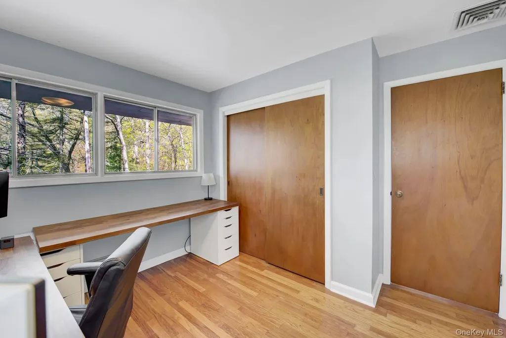 28 Picardy Lane Laurel Hollow NY 11791