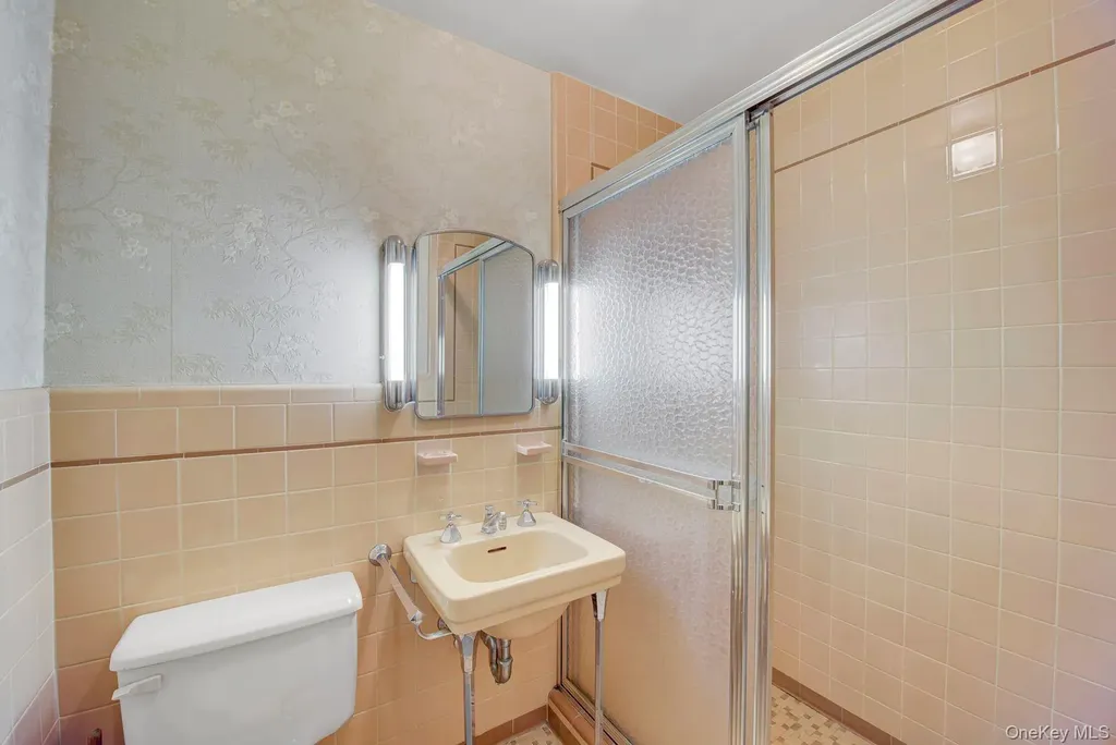 28 Picardy Lane Laurel Hollow NY 11791