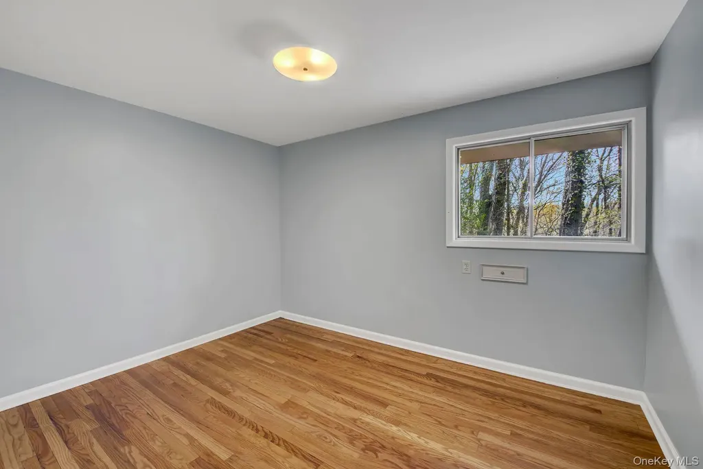 28 Picardy Lane Laurel Hollow NY 11791