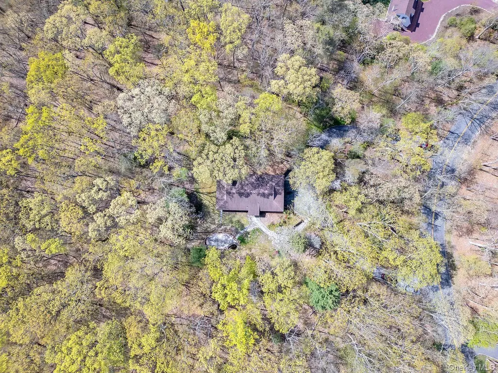 28 Picardy Lane Laurel Hollow NY 11791