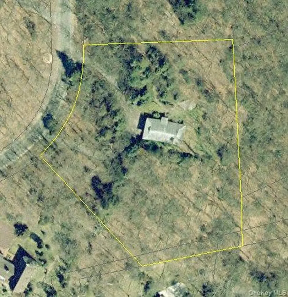 28 Picardy Lane Laurel Hollow NY 11791
