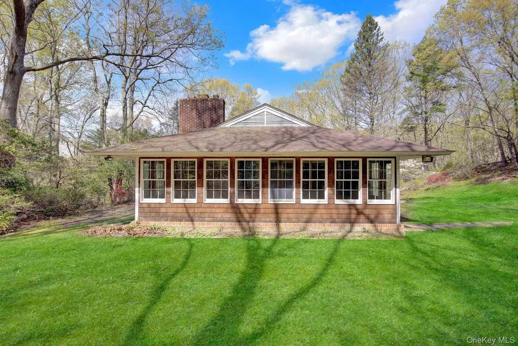 28 Picardy Lane Laurel Hollow NY 11791