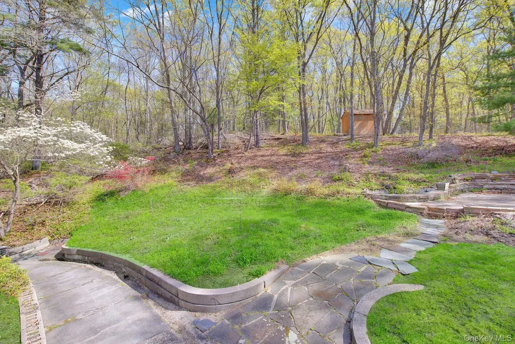 28 Picardy Lane Laurel Hollow NY 11791