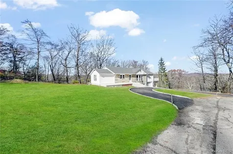 225 Hilltop Street Mahopac NY 10541