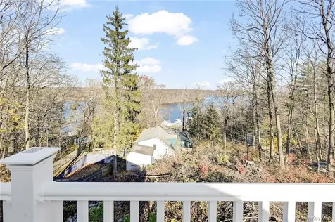 225 Hilltop Street Mahopac NY 10541