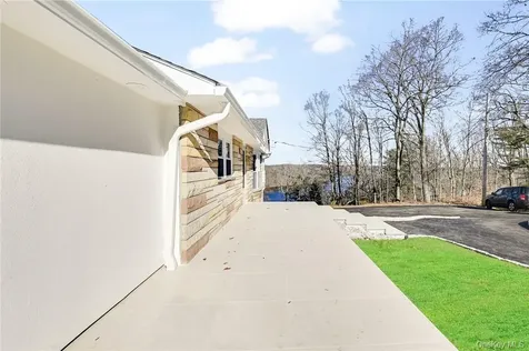 225 Hilltop Street Mahopac NY 10541