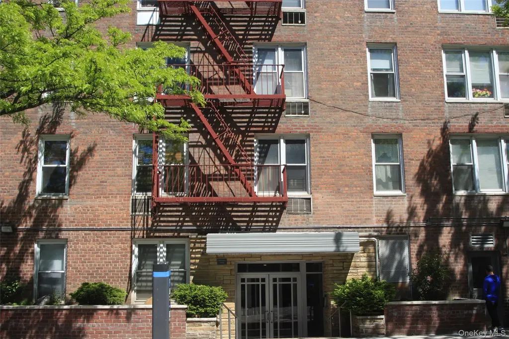 1332 Metropolitan Avenue Bronx NY 10462