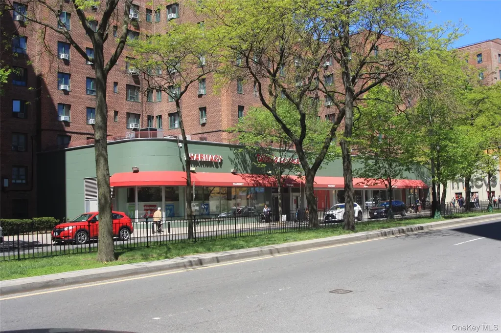 1332 Metropolitan Avenue Bronx NY 10462
