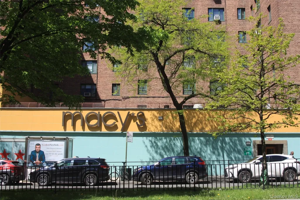 1332 Metropolitan Avenue Bronx NY 10462