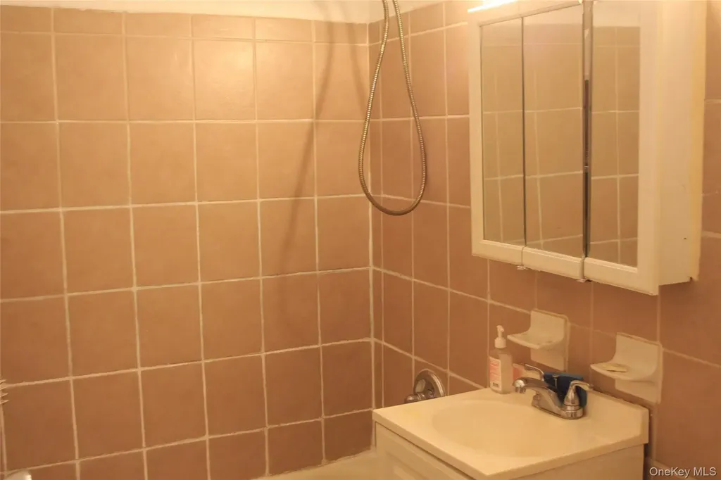 1332 Metropolitan Avenue Bronx NY 10462